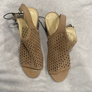 Tan Liz Claiborne wedge heels size 8. Unworn and new with tags.